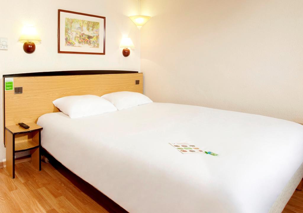 Standard Room with One Double Bed and One Junior Bed (Up To 10 Years)
