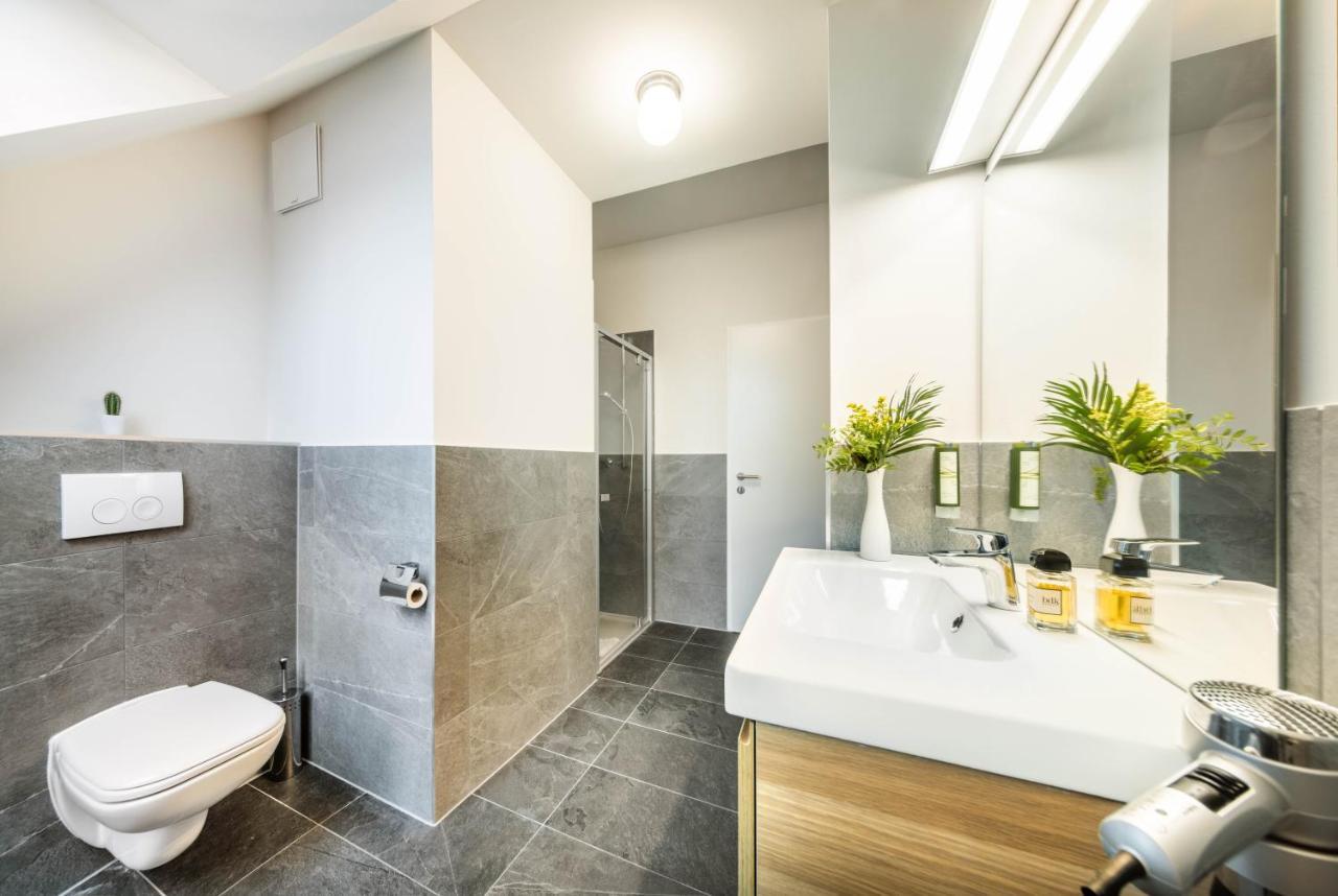 2-Bedroom Suite Balcony,1365091931:JPEG
