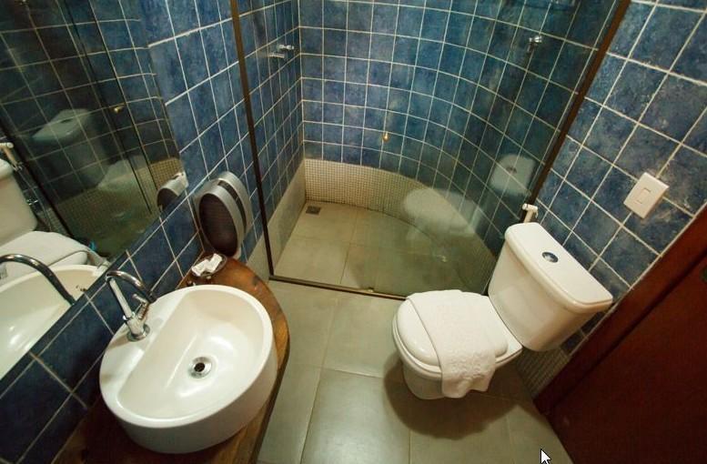 Suíte Tripla Luxo com 3 Camas de Solteiro
