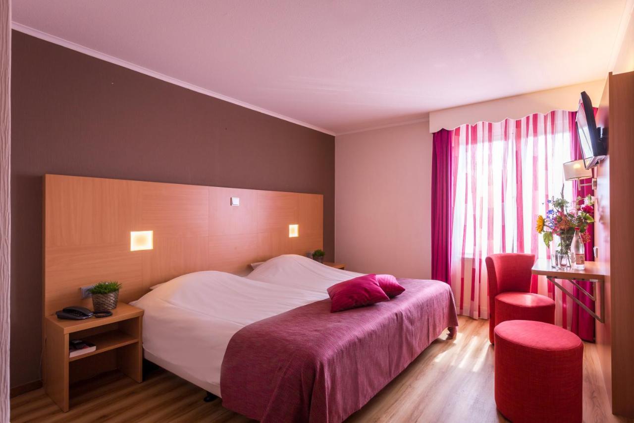 Tweepersoonskamer met 2 Aparte Bedden en Balkon