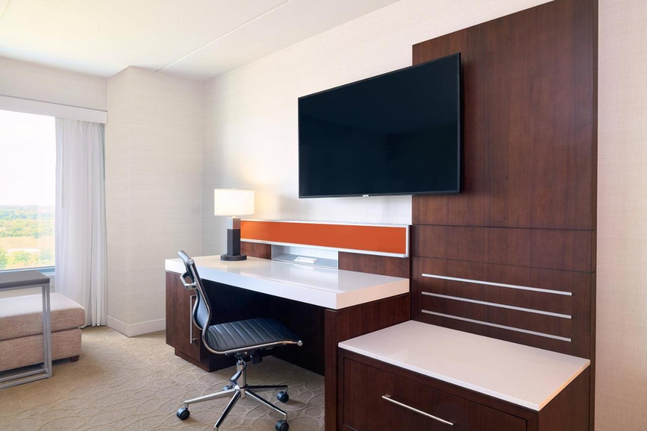 King Guest Room,1379263754:JPEG