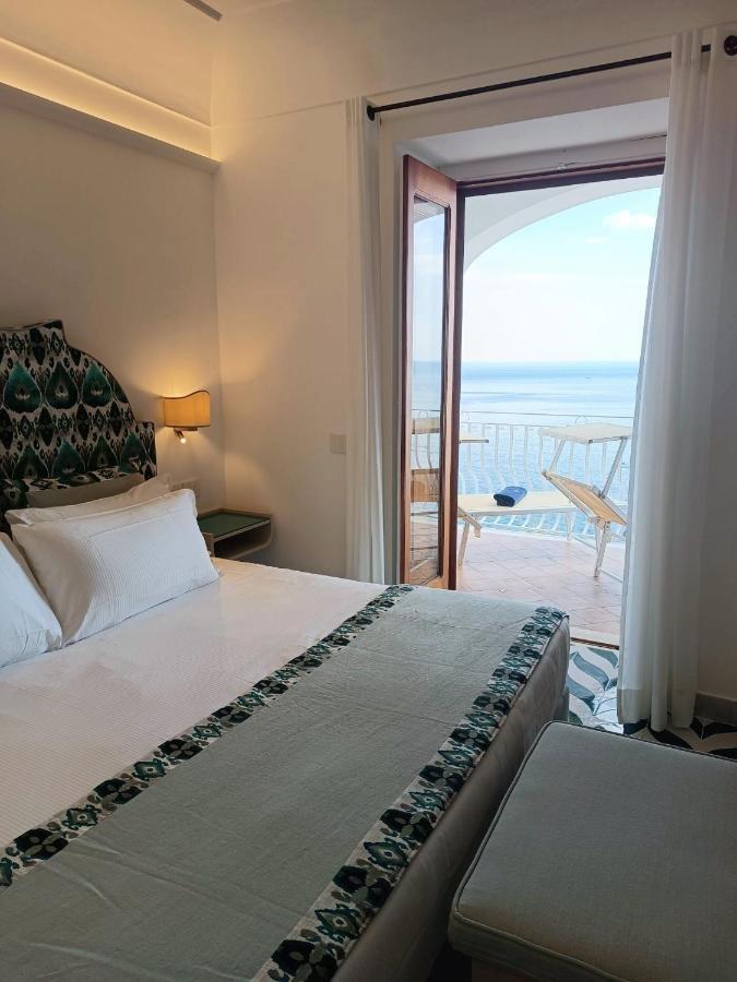 Chambre Lit King-Size avec Baignoire Spa et Balcon - Vue sur Mer