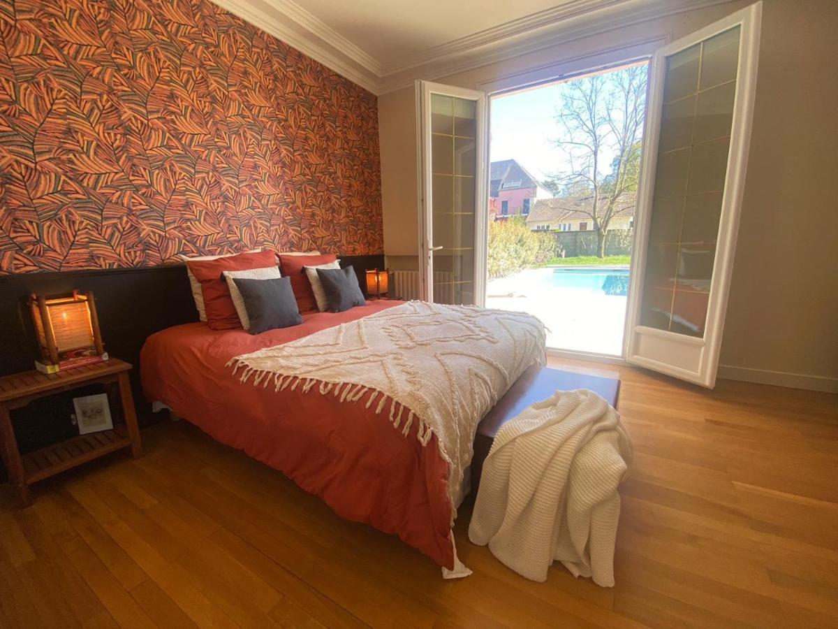 Chambre Lit Queen-Size - Vue sur Piscine