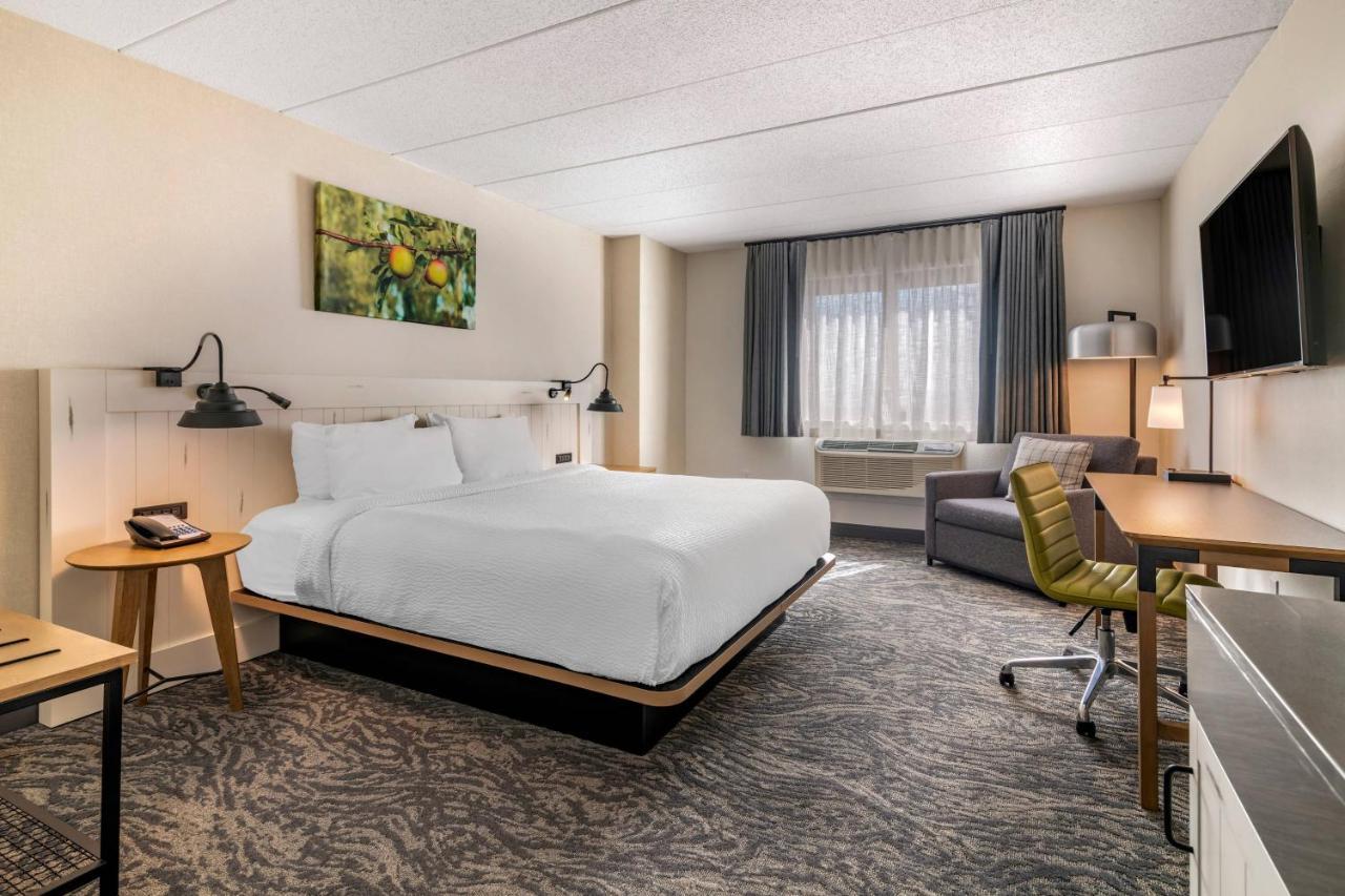 King Room with Sofa Bed - Hearing Accessible