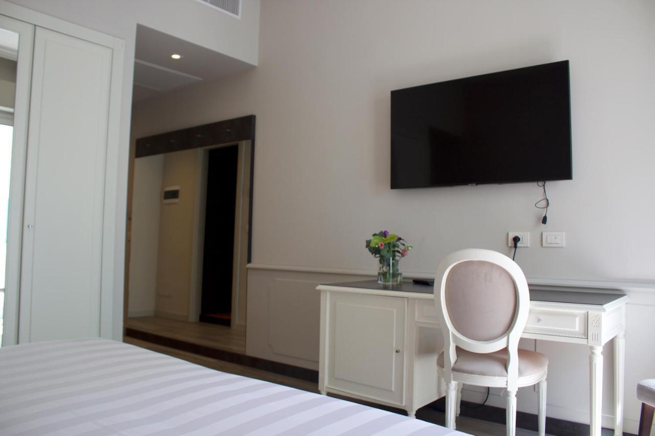 Deluxe Doppel-/Zweibettzimmer mit seitlichem Meerblick