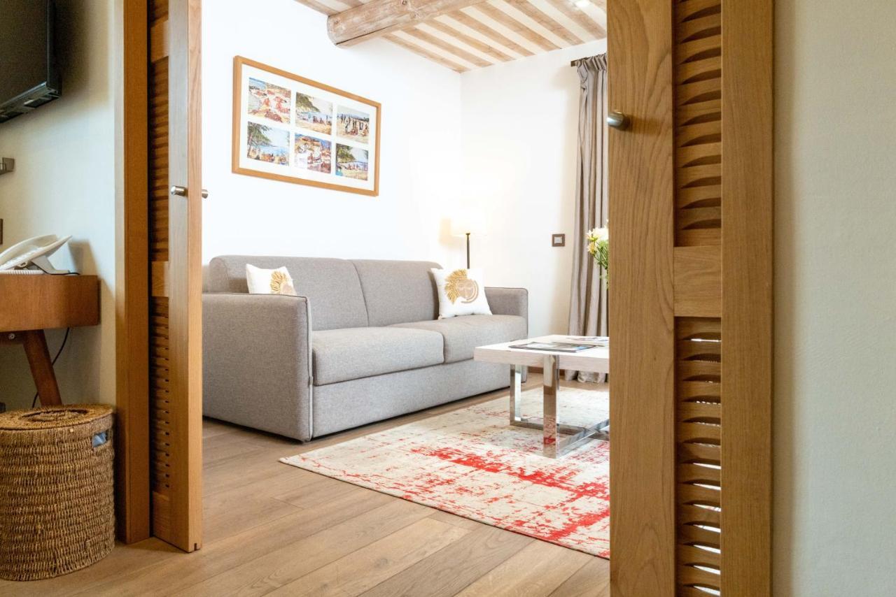Suite with Terrace with Swimming Pool view