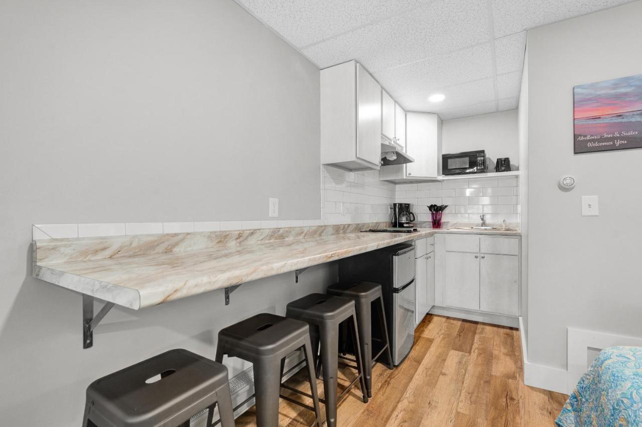 Queen Room with Two Queen Beds with Kitchenette - Landside