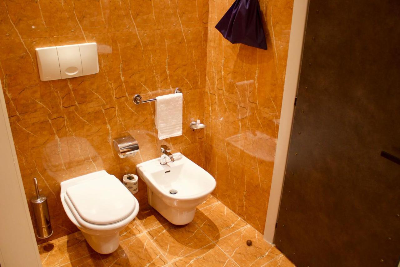 Standard Doppelzimmer mit seitlichem Meerblick