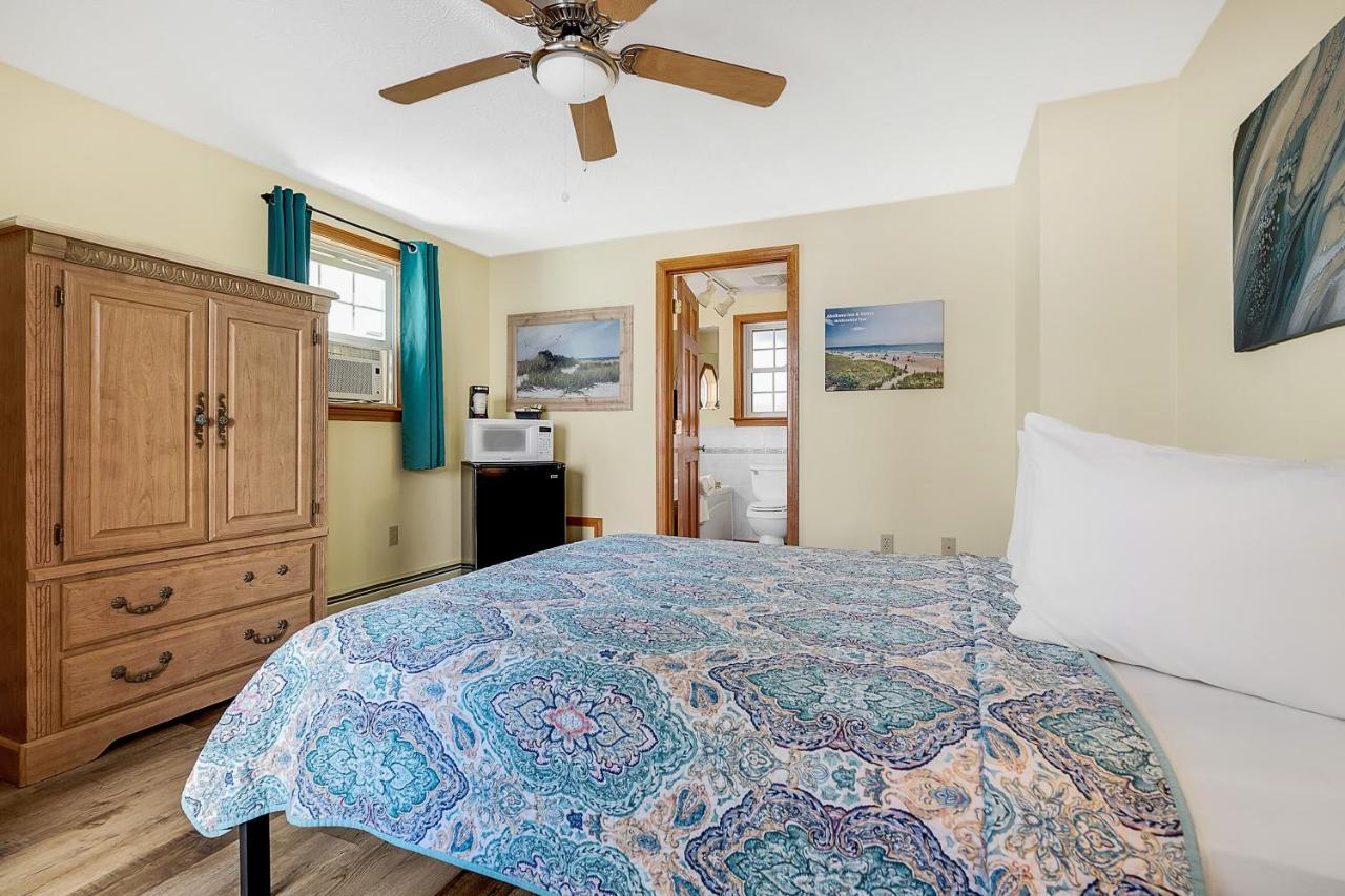 Queen Room with Hot Tub