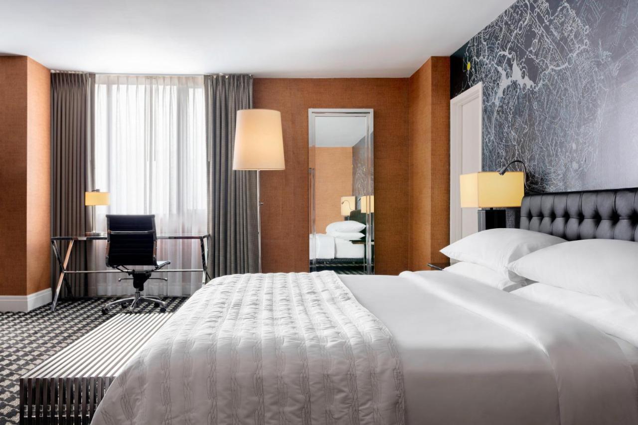 Suite, 1 King, Corner room