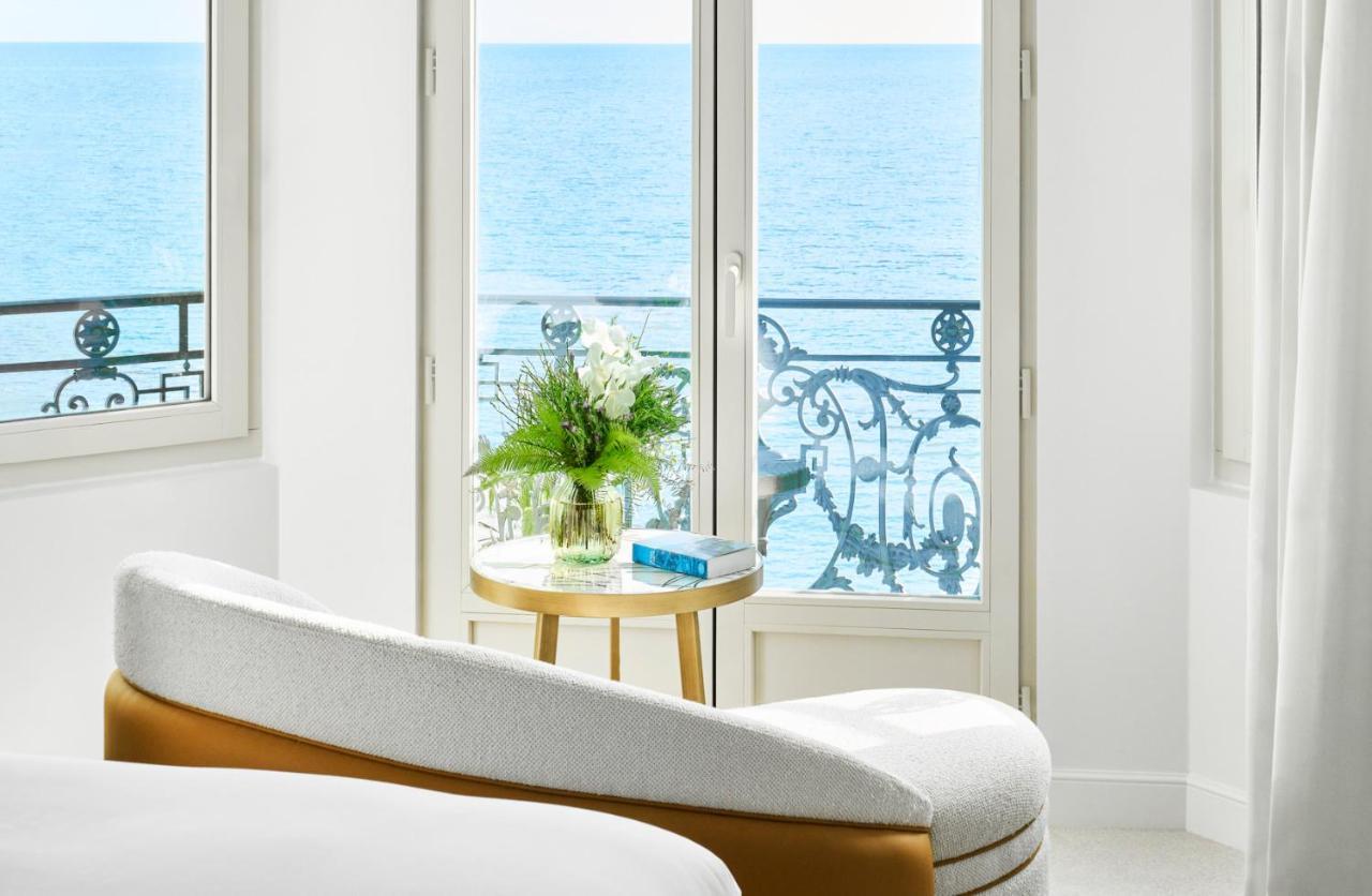 Klassieke Kamer met een Kingsize Bed en Zeezicht