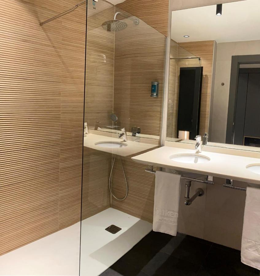 Twin Room with Extra Bed (2 Adults + 1 Child),1746825982:JPEG