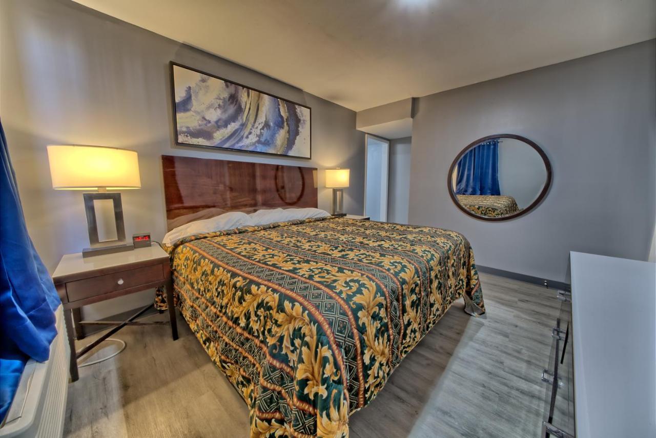 One-Bedroom Apartment Kitchenette,1394993603:JPEG