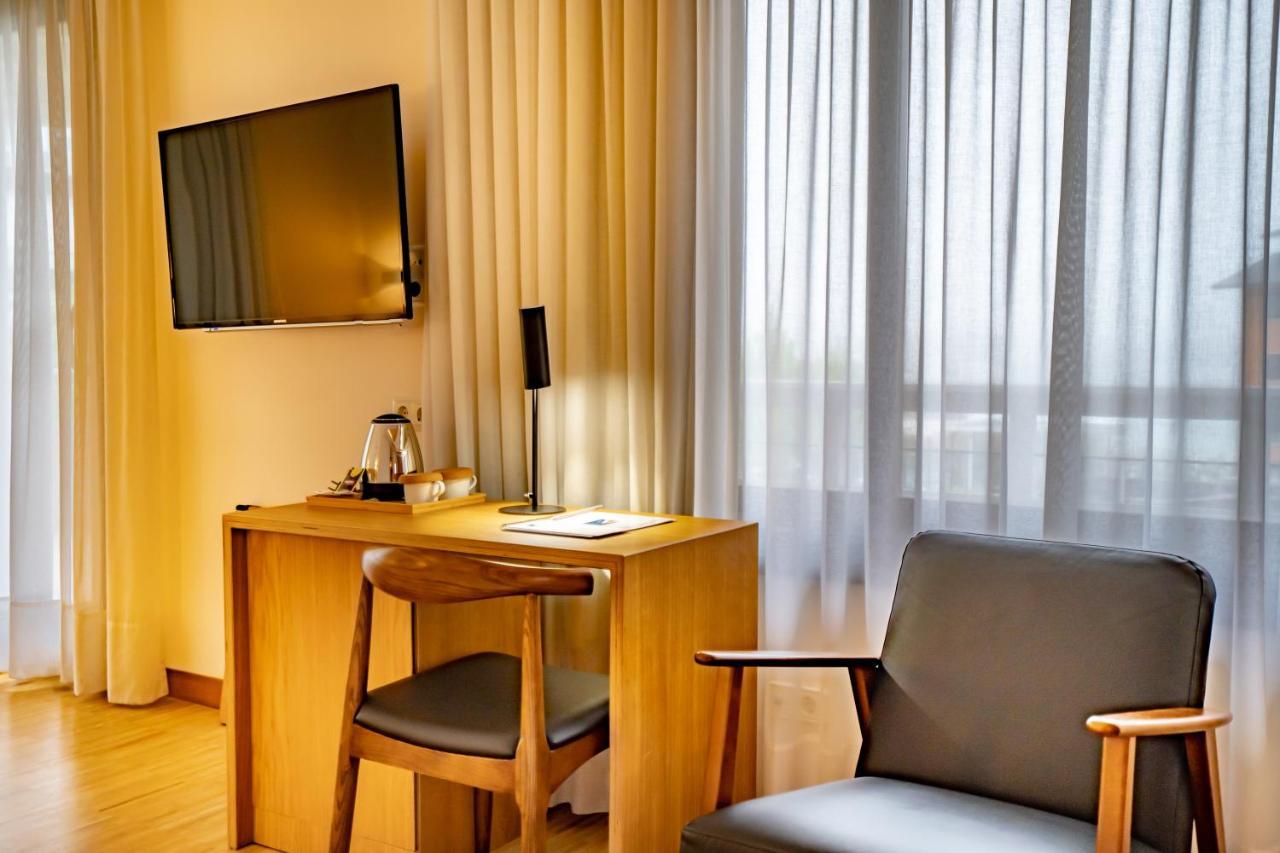 Double Room with Extra Bed and Terrace (2 Adults + 1 Child),992788777:JPEG