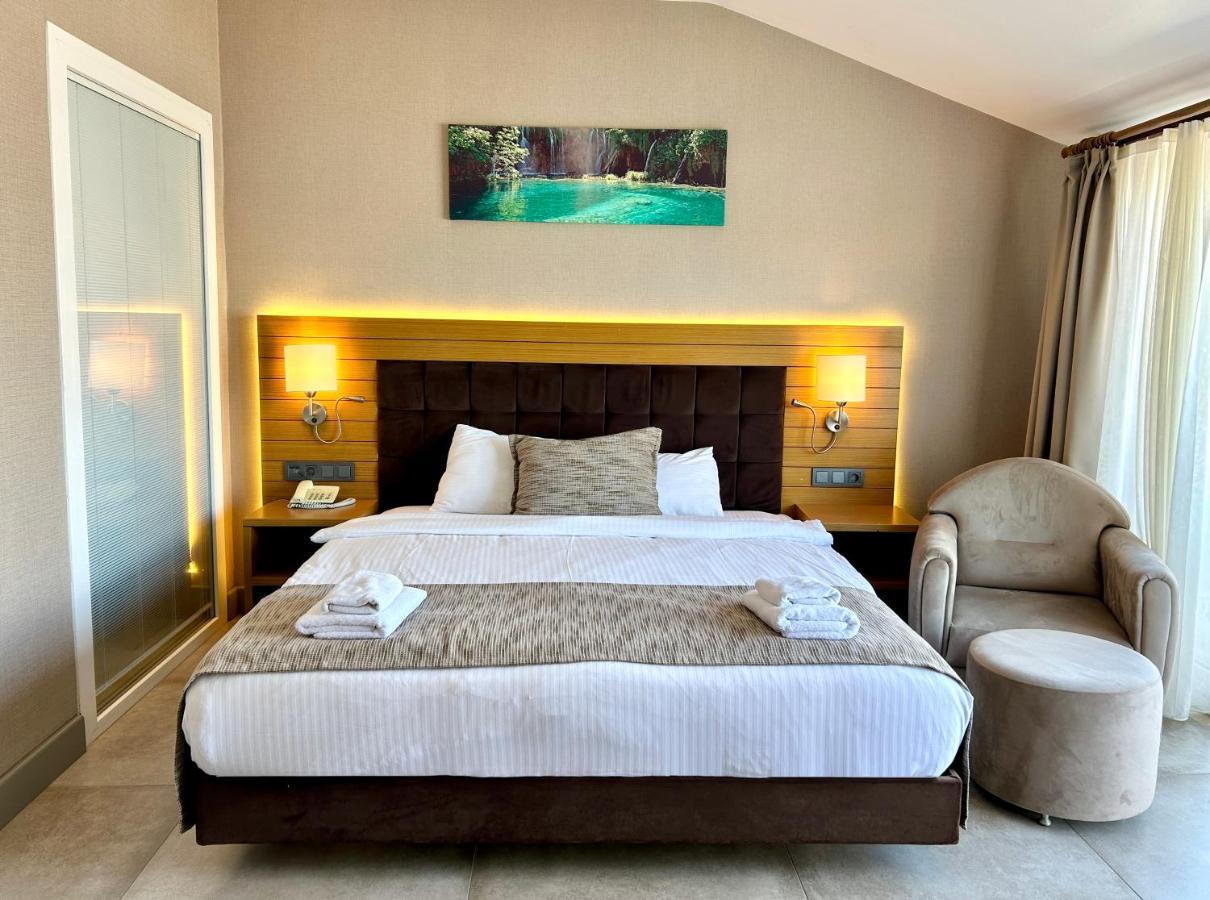 Family Room,1396717259:JPEG