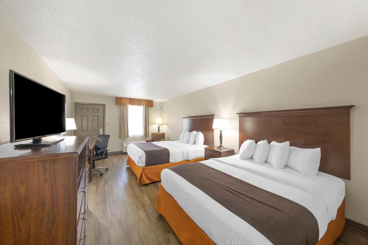Queen Room with Two Queen Beds - Non-Smoking
