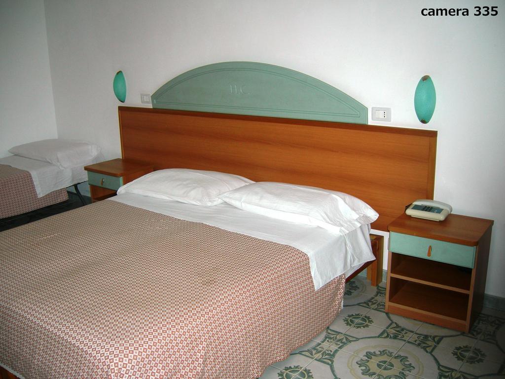 Triple Room,951415933:JPEG