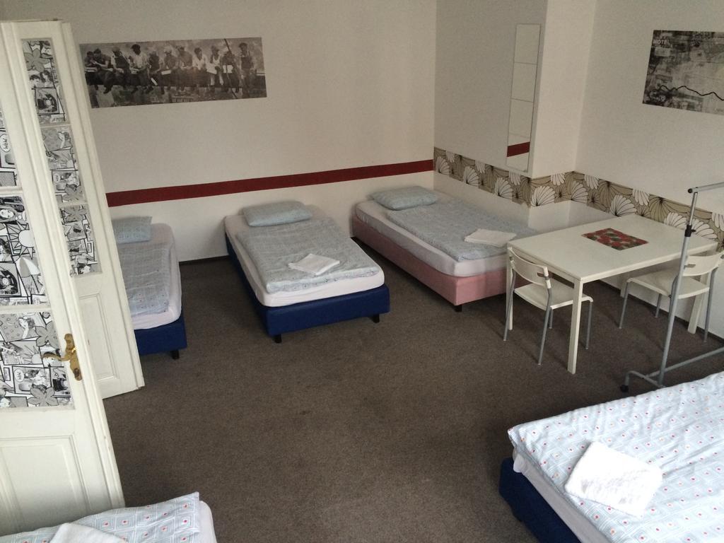 Chambre Familiale avec Salle de Bains Commune (10 Adultes)