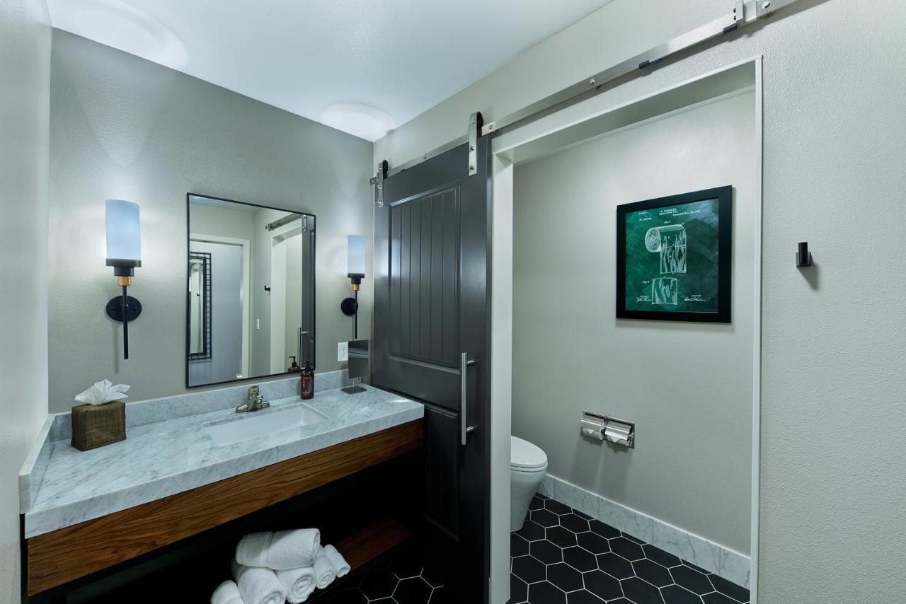 King Suite Walk-In Shower