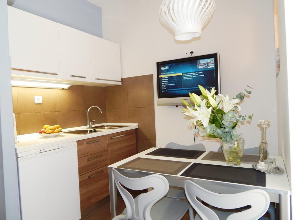 One-Bedroom Apartment,630793530:JPEG