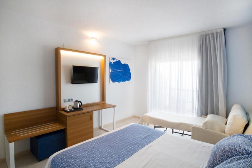 Quarto Triplo com Vista Mar Parcial (2 Adultos + 1 Criança)