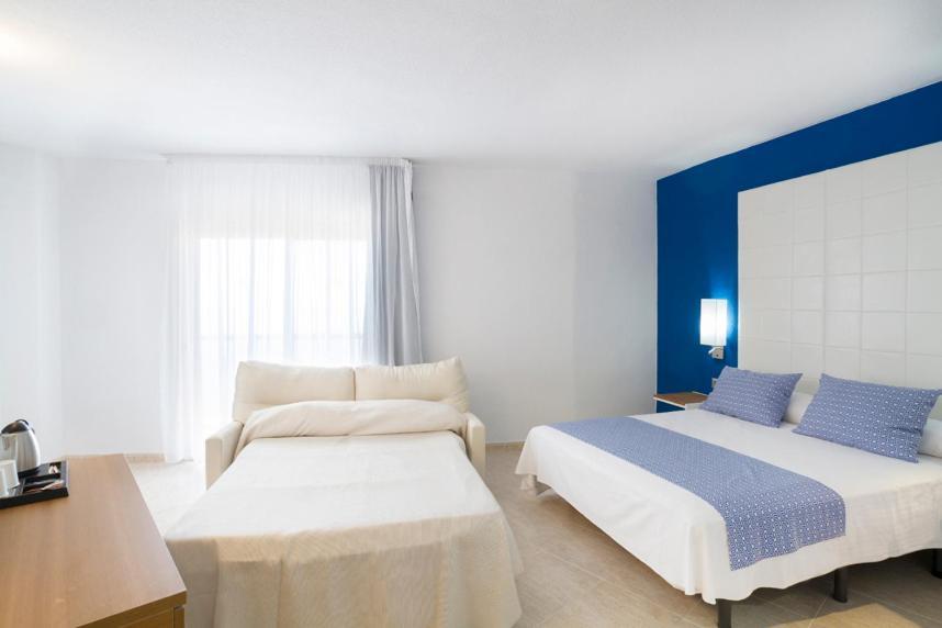 Quarto Quádruplo com Vista Mar (2 Adultos + 2 Crianças)