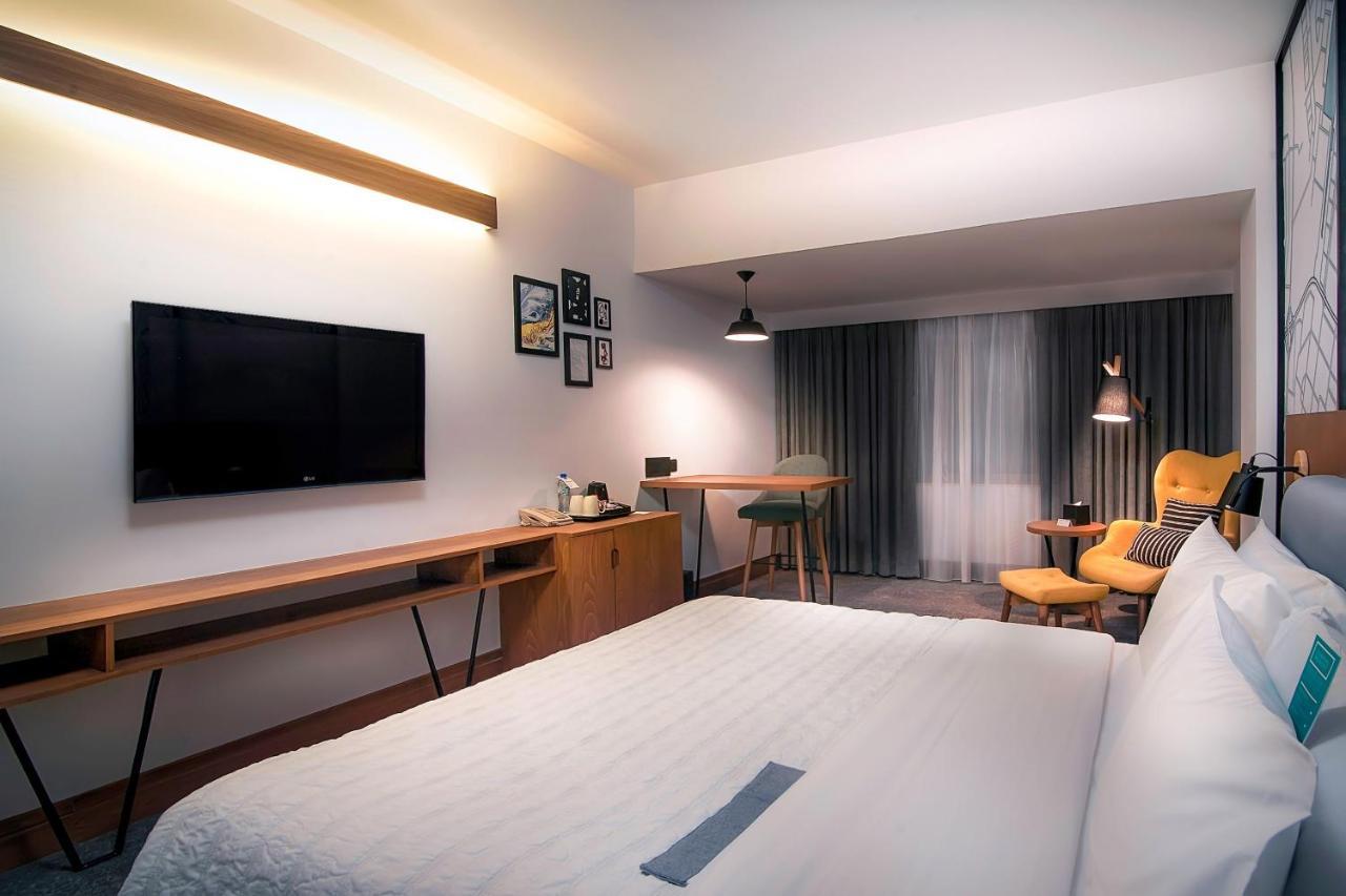 Deluxe Zimmer mit Stadtblick und Kingsize-Bett