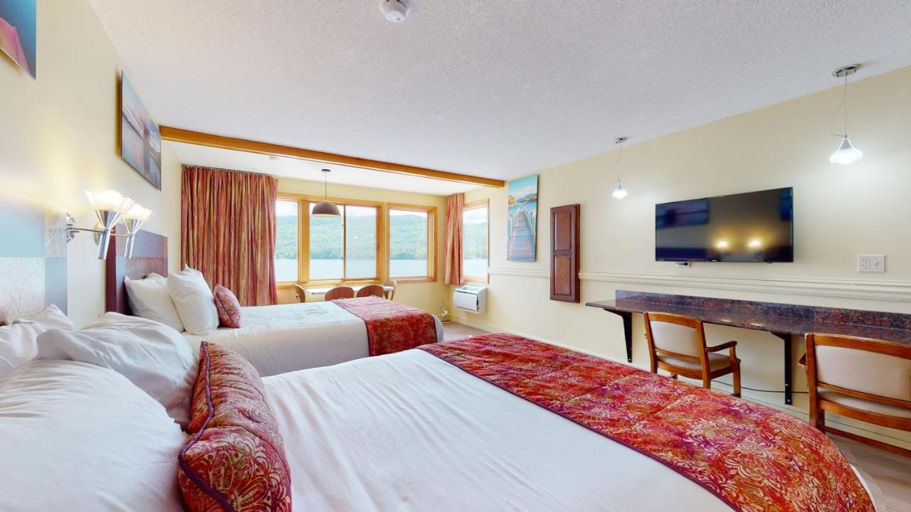 Queen Room with Two Queen Beds - Lake Front