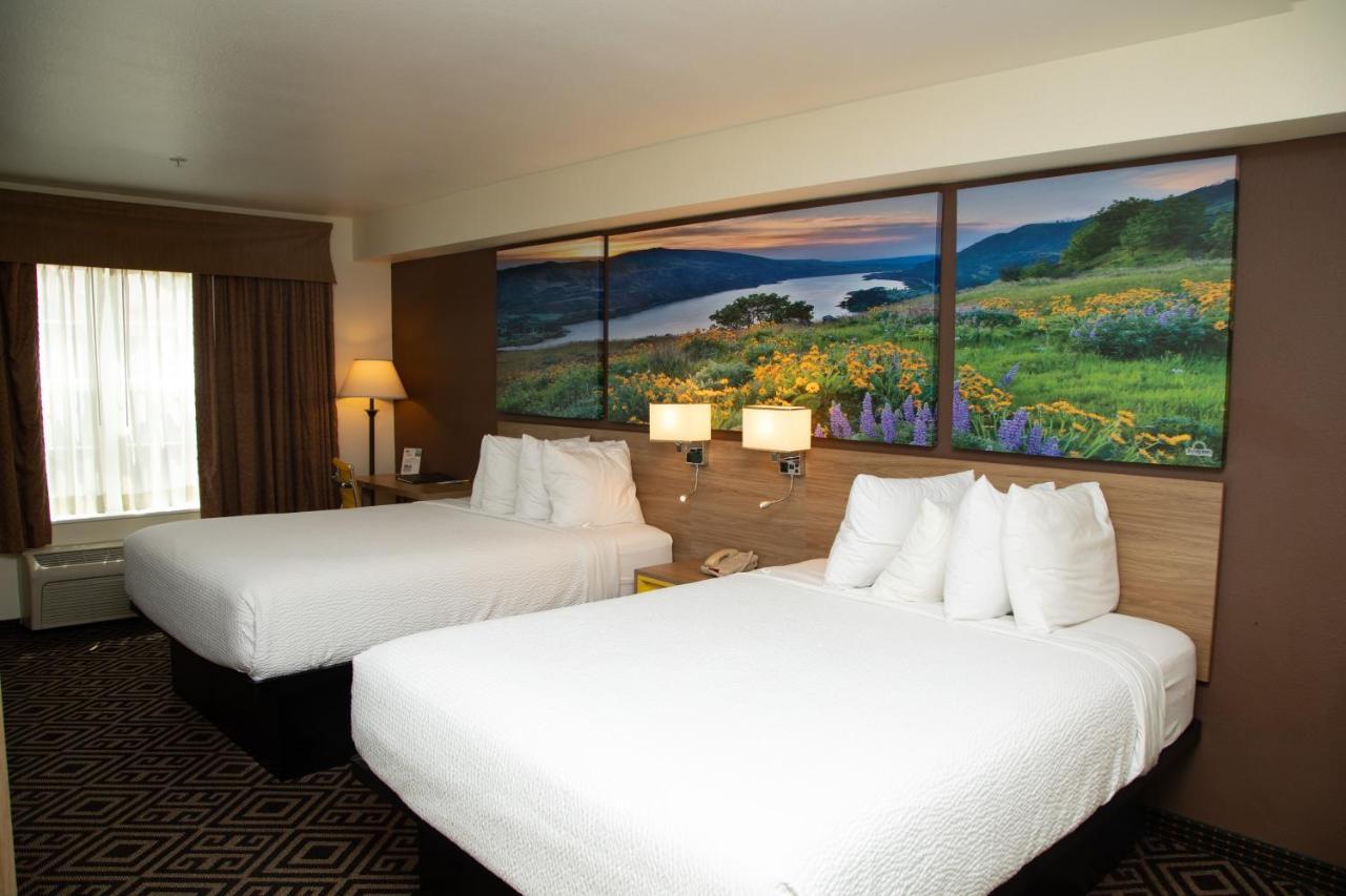 Queen Room with Two Queen Beds - Non Smoking
