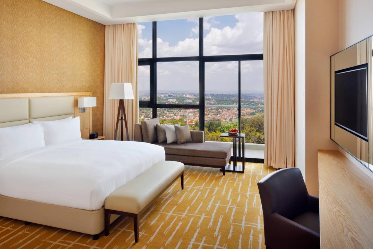 Zimmer mit Kingsize-Bett und Zugang zur Executive Lounge