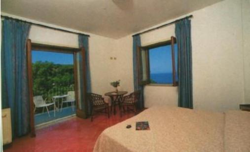 Camera Tripla con Vista Mare