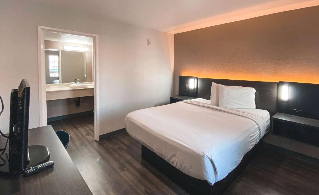 King Room - Non-Smoking