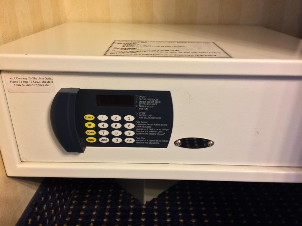 Deluxe King Room - Non-Smoking