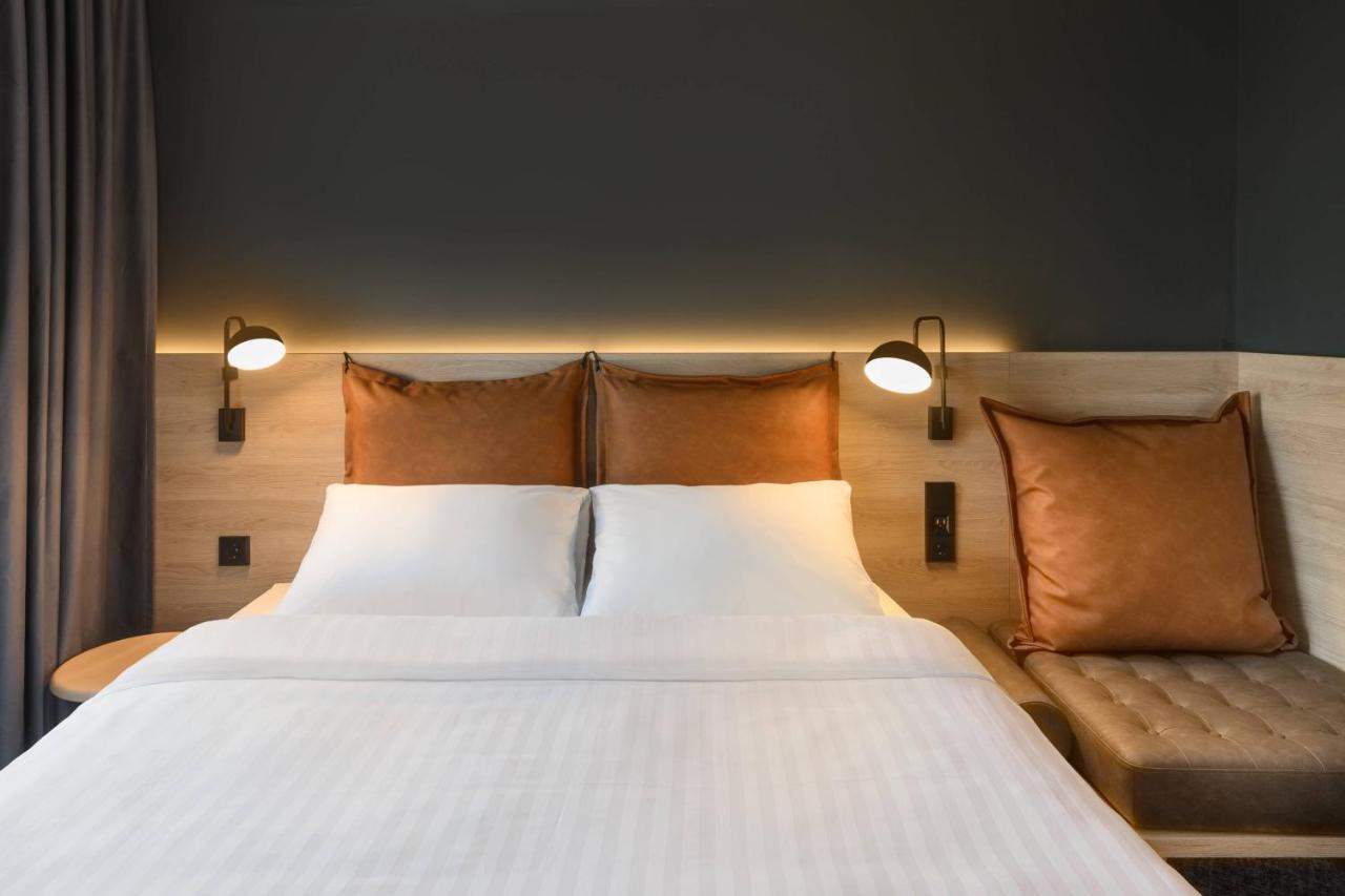 Moxy Sleeper Zimmer mit 1 Queensize-Bett