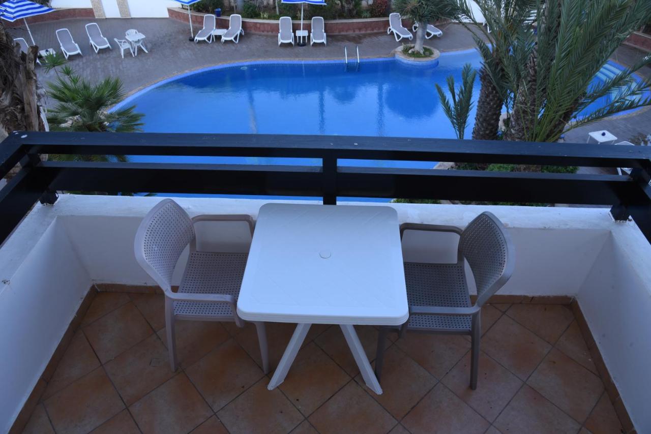 Estúdio com Vista Piscina (2 Adultos)
