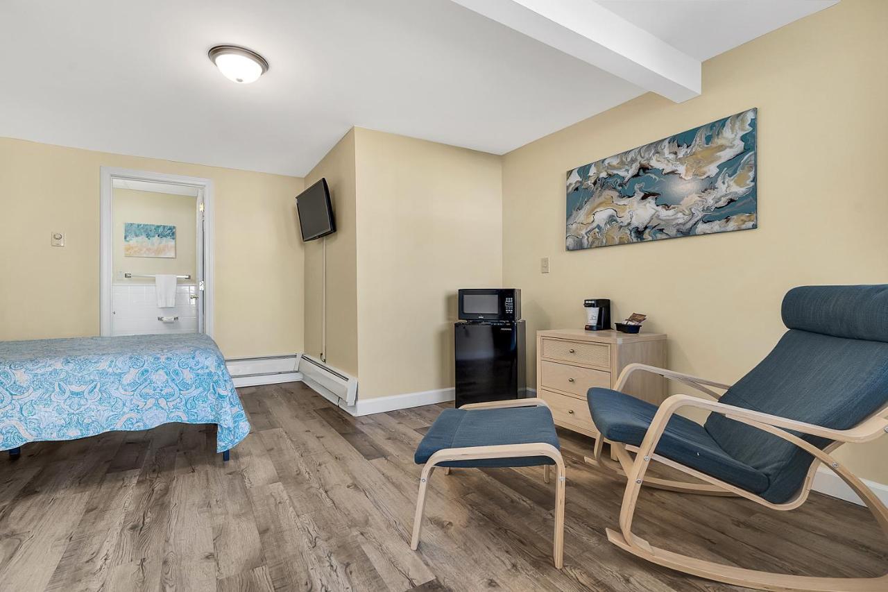 Economy Room -  Landside