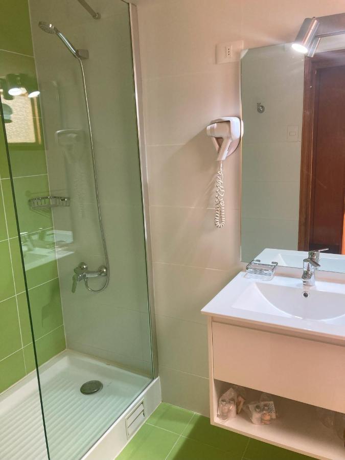 Quarto com Cama de Casal ou 2 de Solteiro