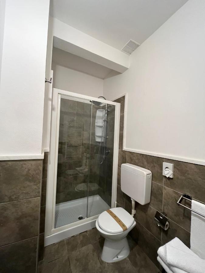 2 Connecting Double Rooms,1418186619:JPEG