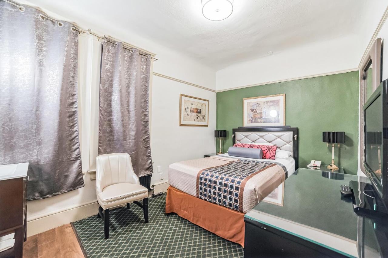 Quarto Standard com 1 Cama de Casal