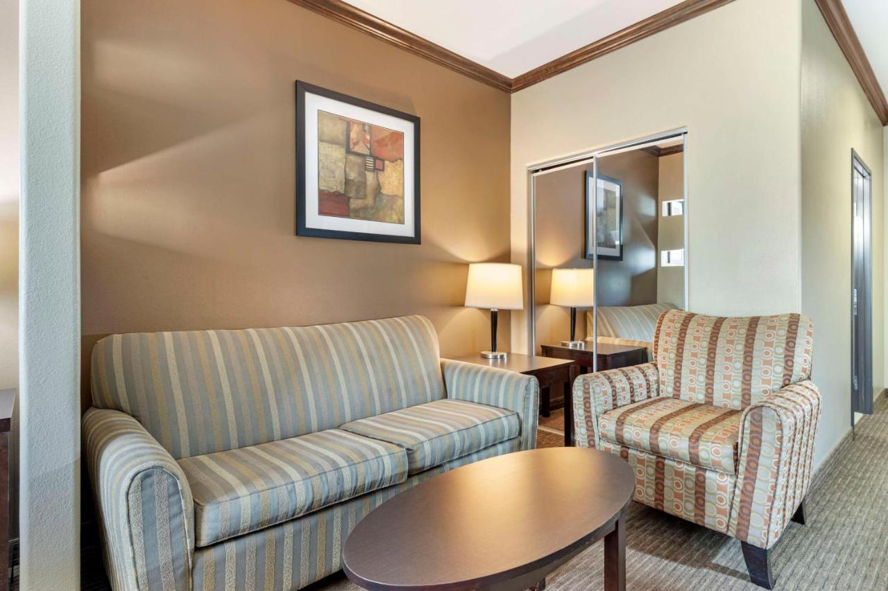 Two-Bedroom King Suite with Two King Beds and Sofa Bed - Non-Smoking
