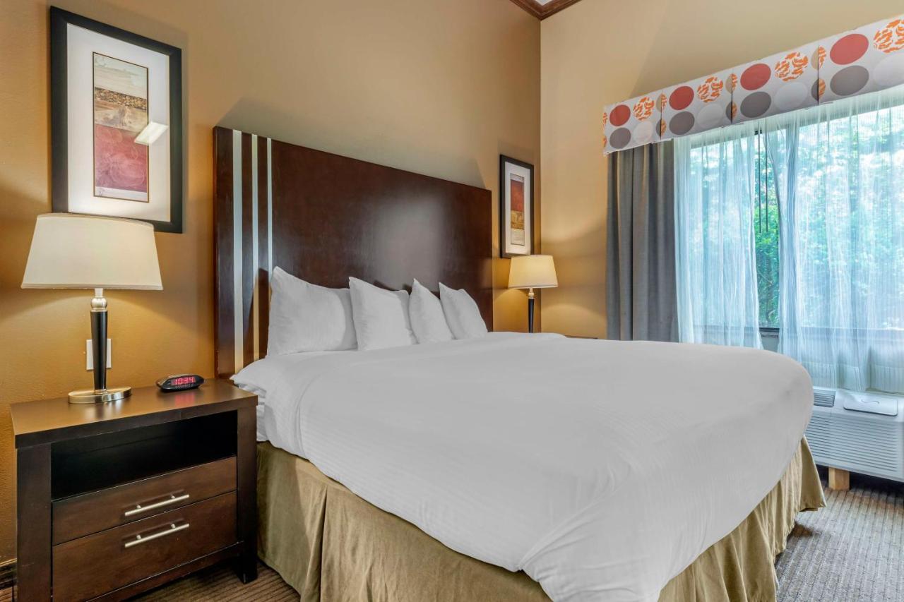 King Suite with Sofa Bed and Spa Bath - Non-Smoking