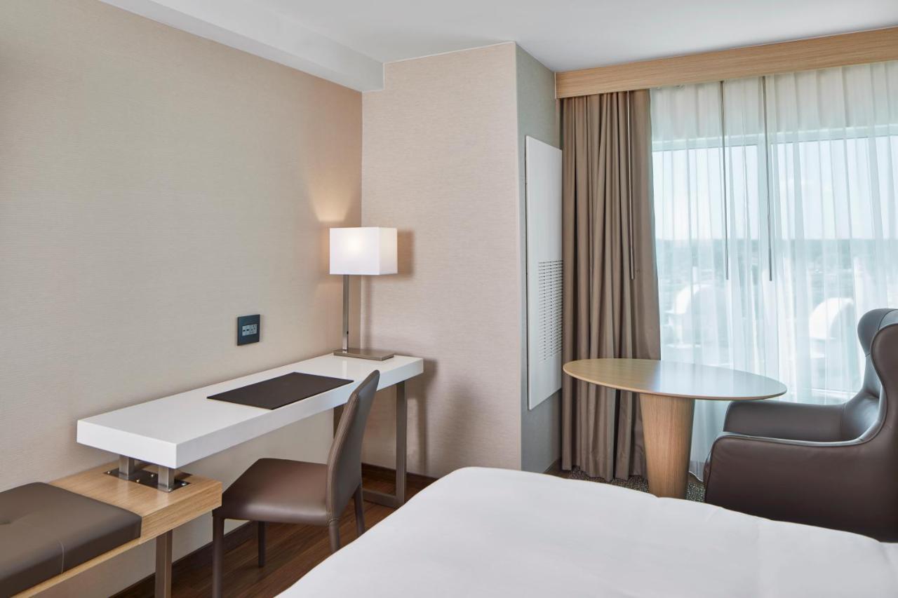 Queen Room with Two Queen Beds and Bathtub - Mobility Access/Hearing Accessible