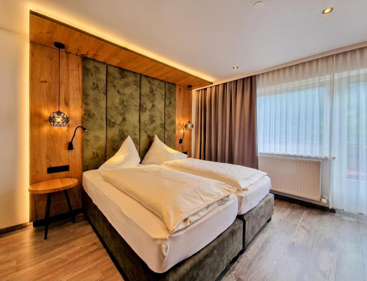 Deluxe Double Room,1423385349:JPEG
