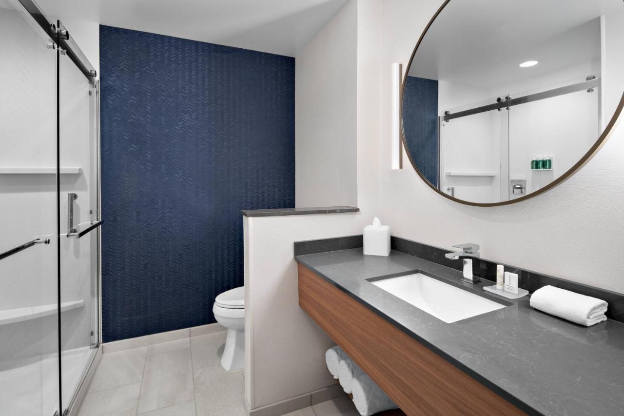 King Suite with Bathtub and Sofa Bed - Mobility Access/Hearing Accessible
