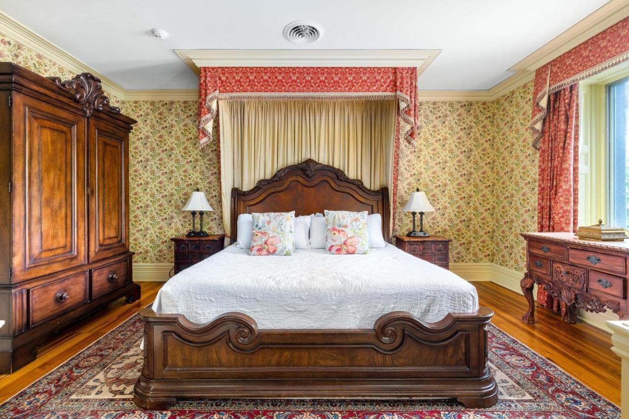 Deluxe King Suite