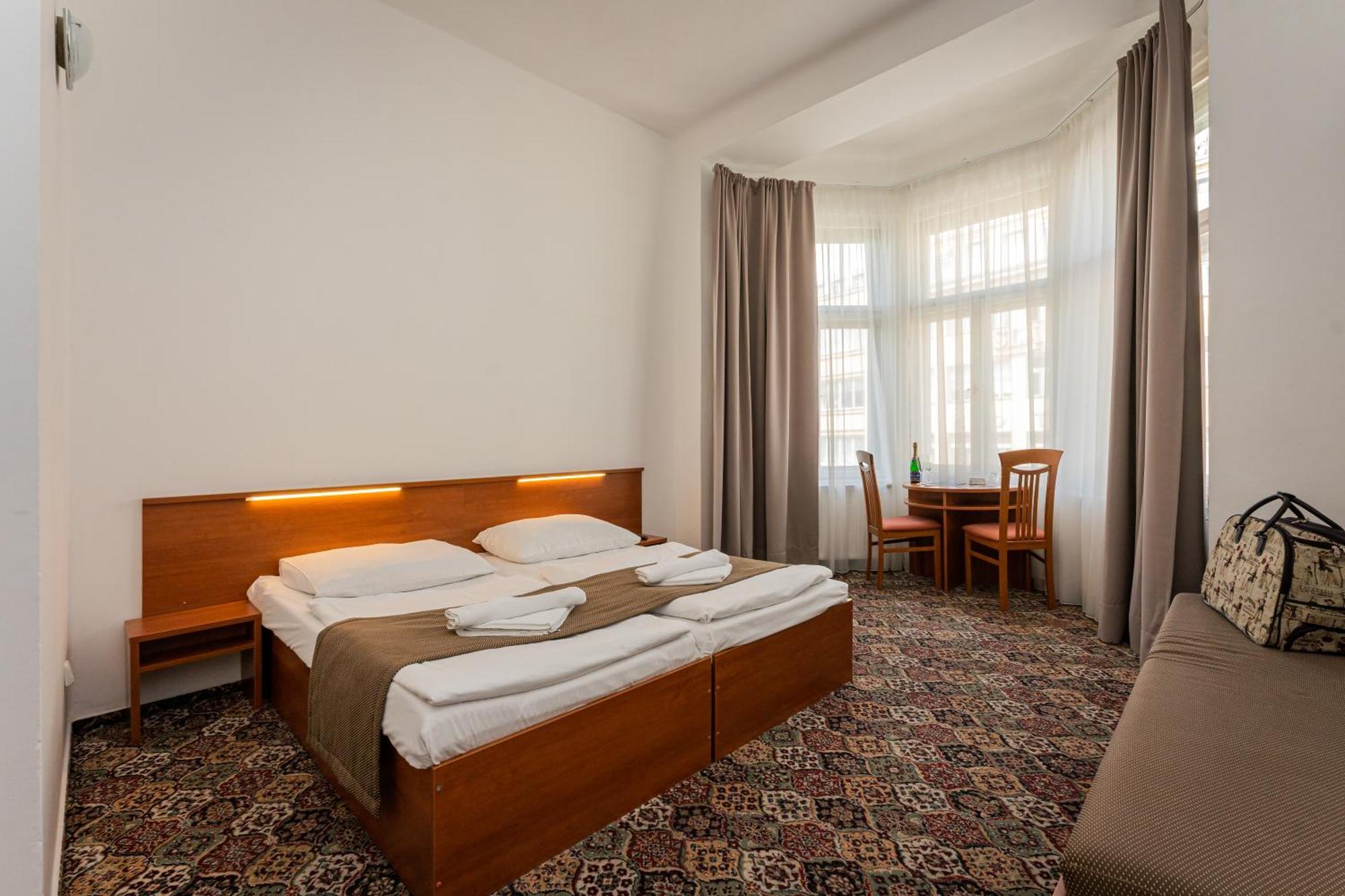 Double or Twin Room,1433872429:JPEG