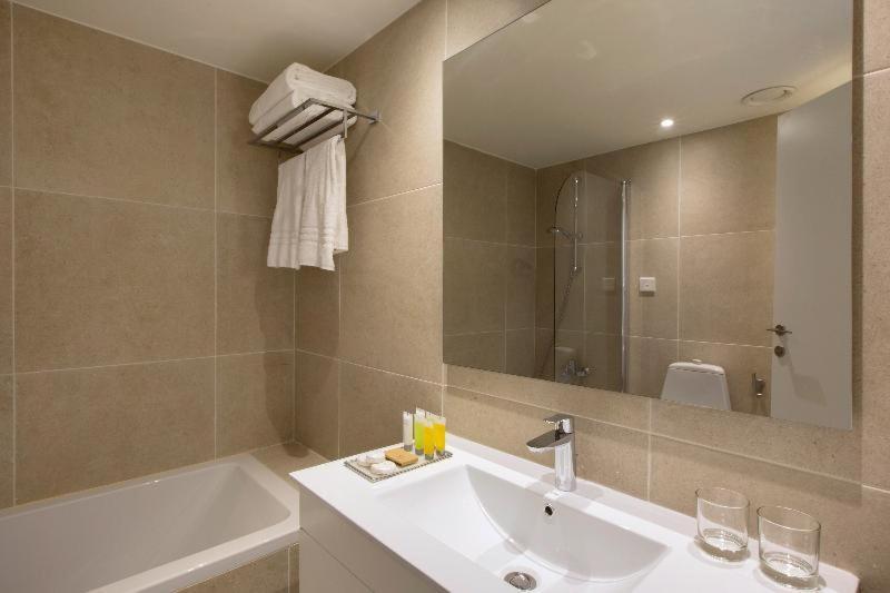 Familiensuite mit Balkon