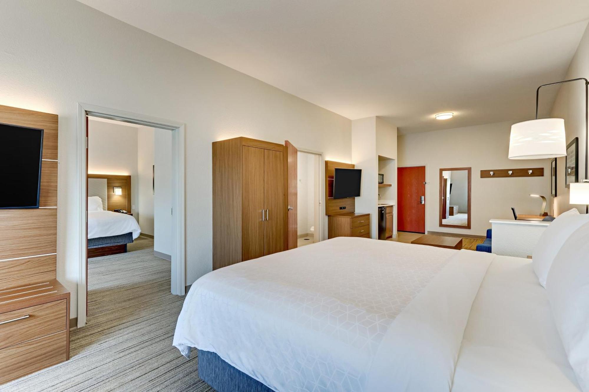 Two-Bedroom King Suite with Two King Beds - Mobility Accessible with Roll-In Shower