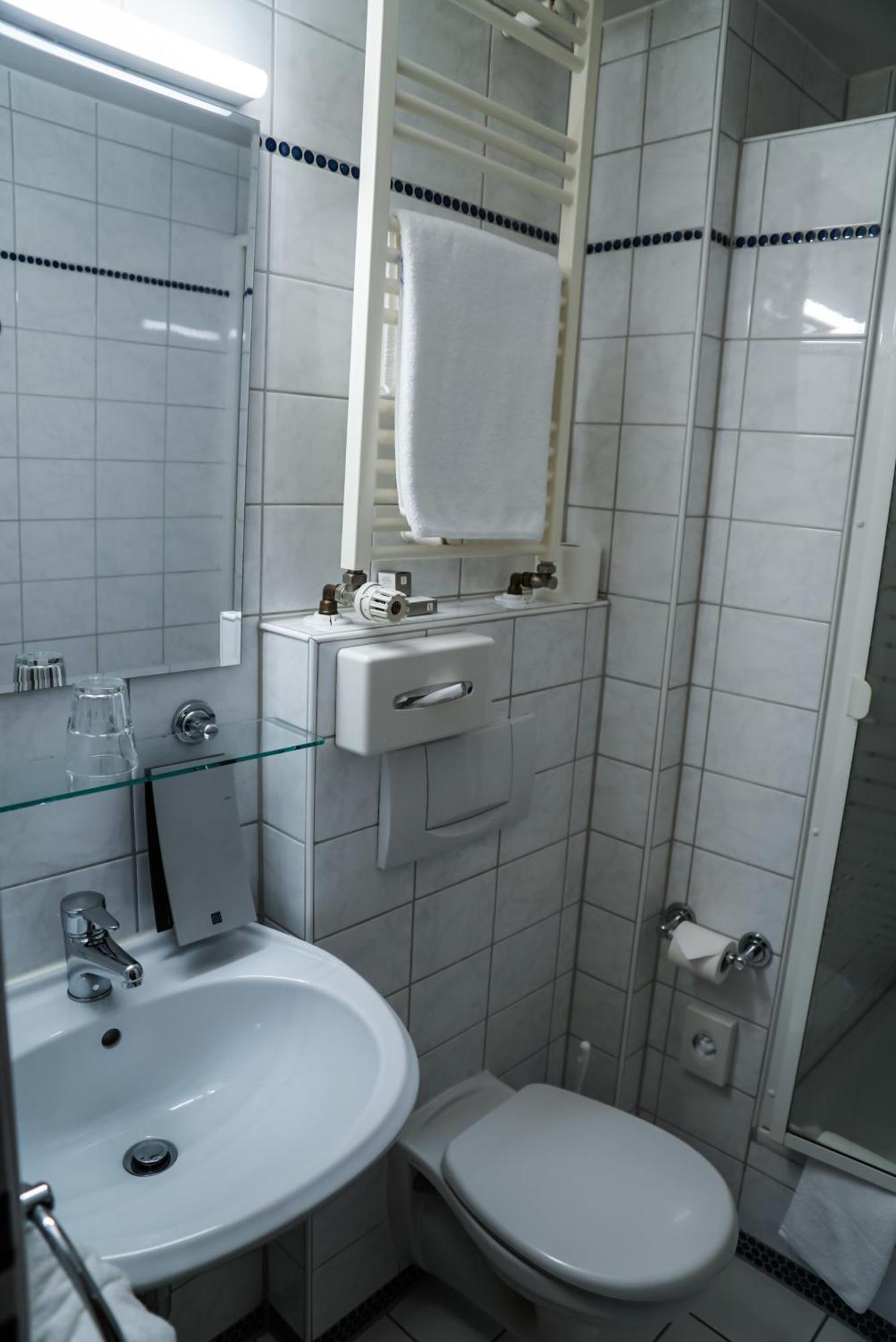 Single Room,1710356617:JPEG