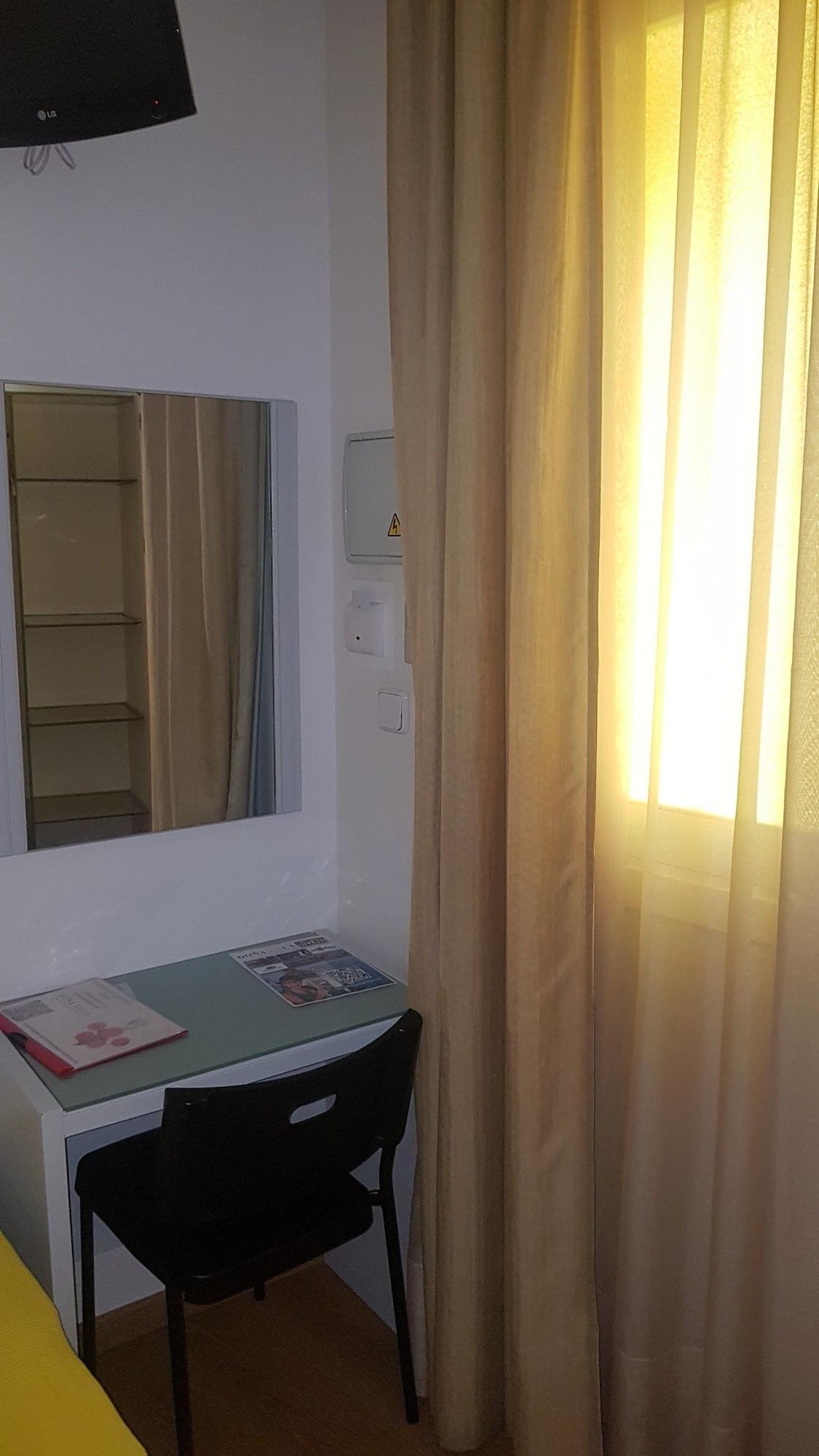 Small Single Room,1436254084:JPEG